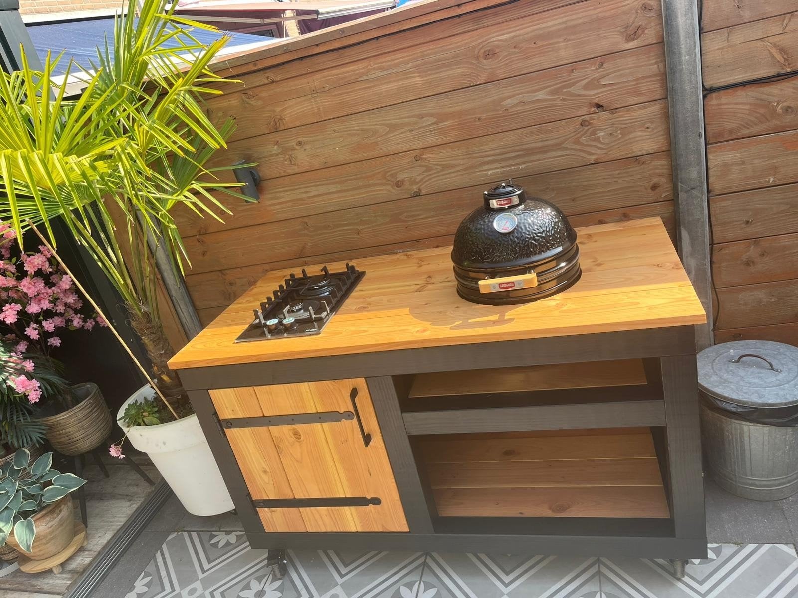 Luxe Buitenkeuken Douglashout | Kamado / Big Green Egg BBQ, Maatwerk, Houtskool, Vrijstaand, Nieuw