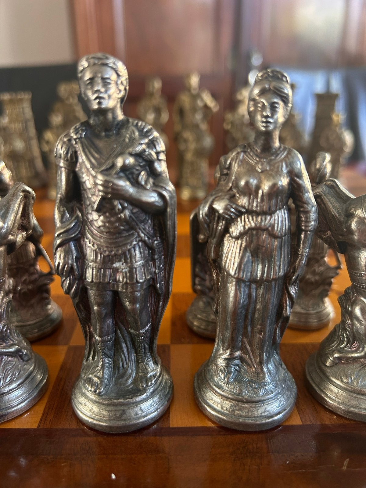 Uniek schaakspel met Romeinse figuren en houten bord, Hobby en Vrije tijd, Gezelschapsspellen | Bordspellen, Een of twee spelers