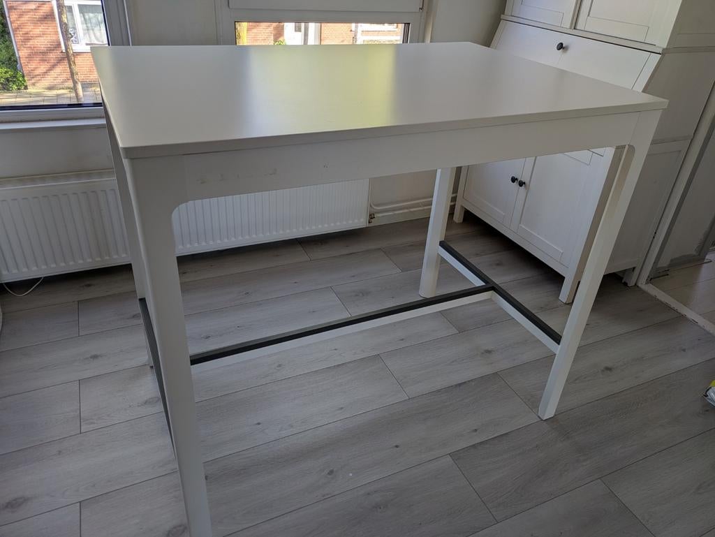 Witte bartafel / eettafel Ikea ekedalen, Huis en Inrichting, Ophalen, Zo goed als nieuw
