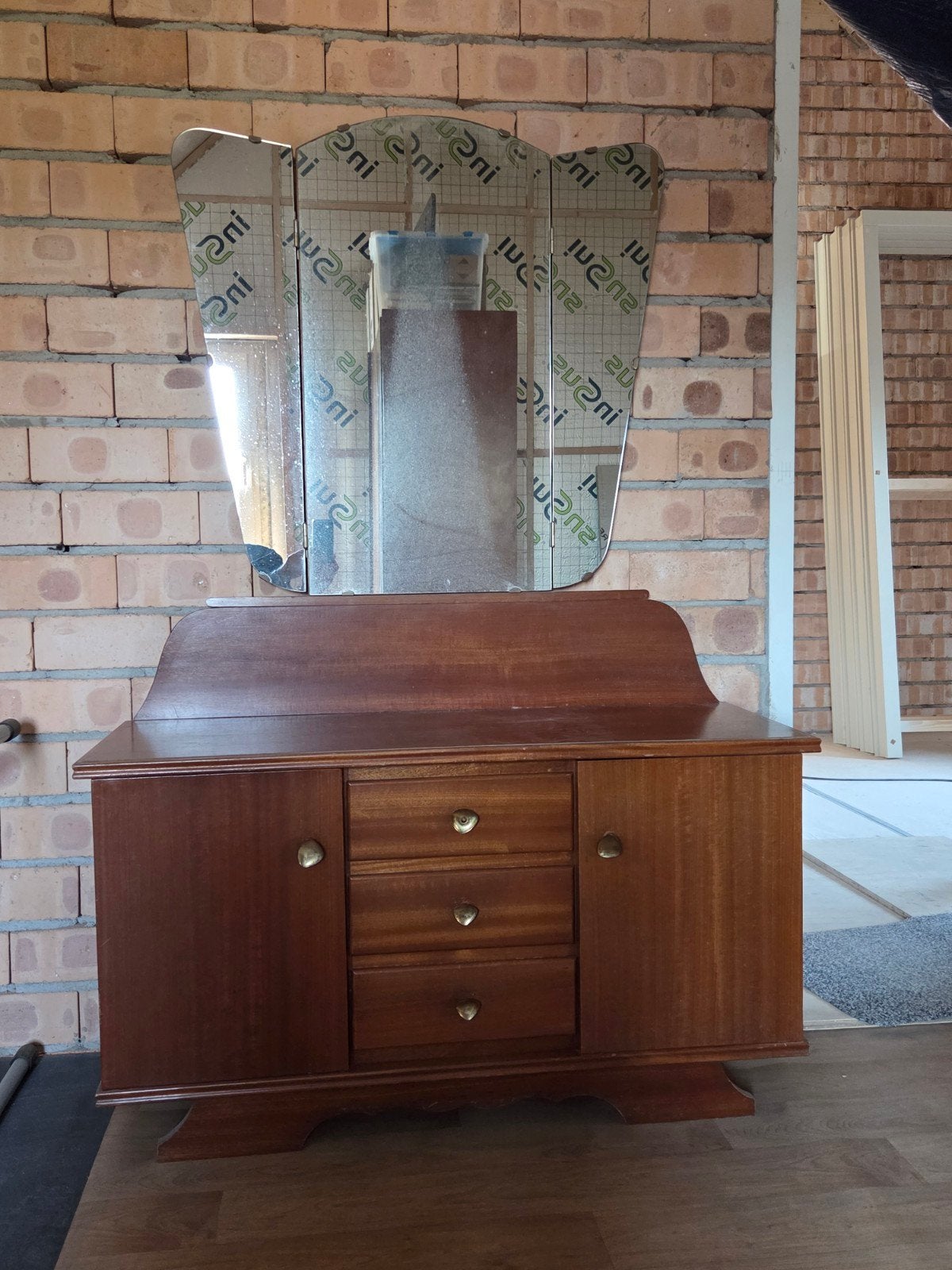 Commode met spiegel - Gebruikt, knopje los, Ophalen, 25 tot 50 cm, 100 tot 150 cm