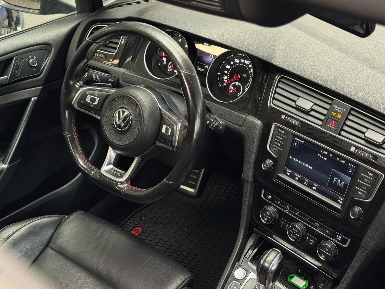 Volkswagen Golf 2.0 TSI GTI / pano / Keyless /, Voorwielaandrijving, Gebruikt, Euro 6, 4 cilinders