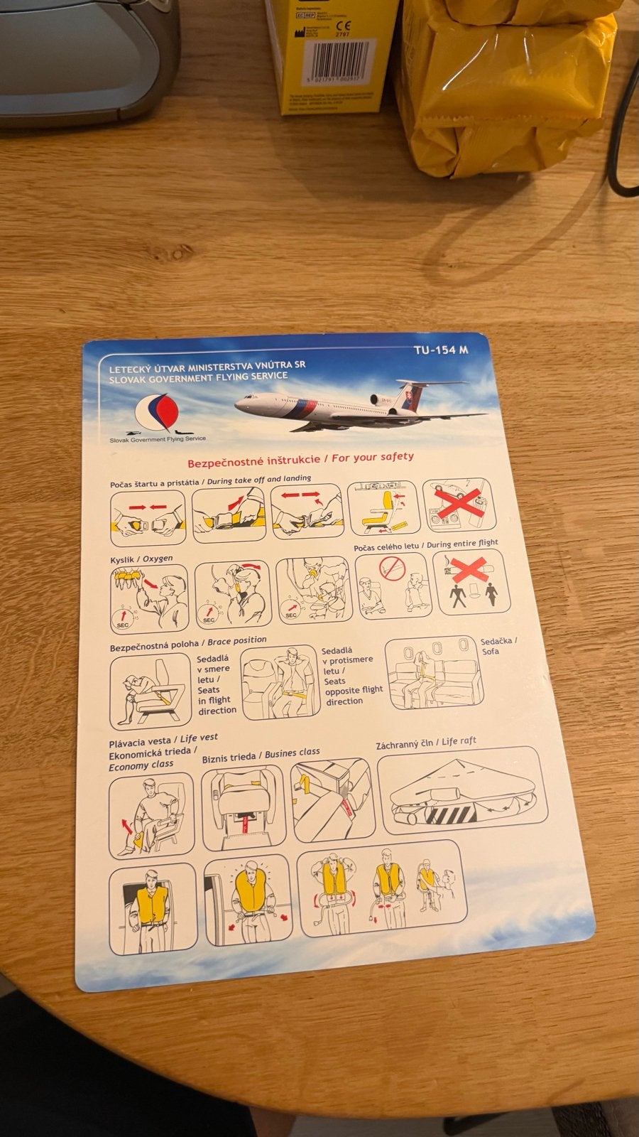 Slovak Government TU-154 Safety Card, Verzamelen, Ophalen of Verzenden, Zo goed als nieuw, Kaart, Foto of Prent