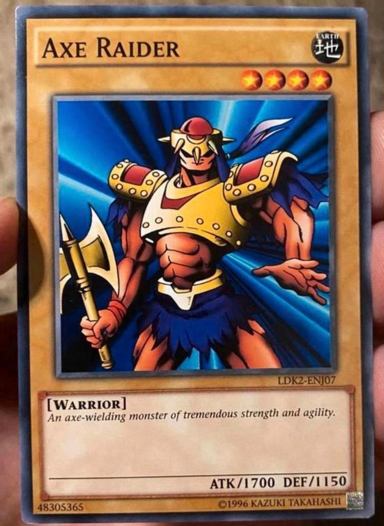 Yu-Gi-Oh! Axe Raider LDK2 1996 Print !, Ophalen of Verzenden, Zo goed als nieuw, Losse kaart