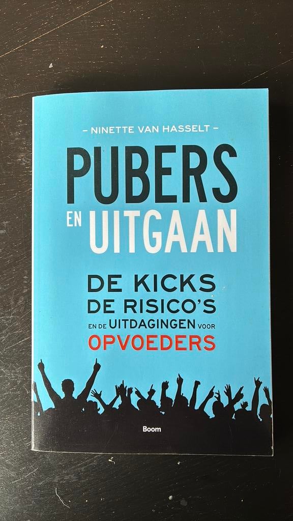 Ninette van Hasselt - Pubers en uitgaan, Opvoeding vanaf 10 jaar, Ninette van Hasselt, Ophalen of Verzenden, Zo goed als nieuw