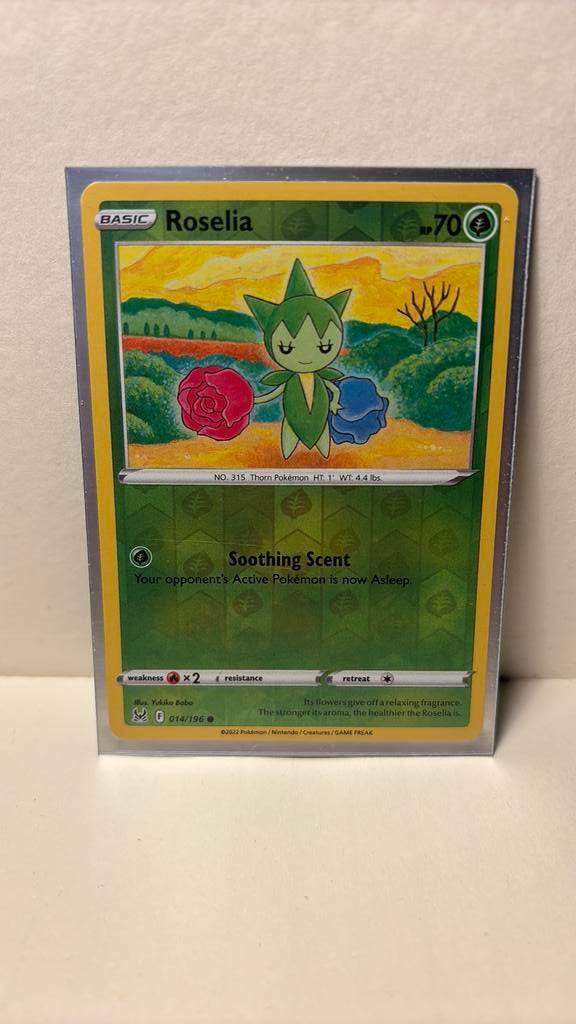 Roselia 014/196 reverse holo lost origin pokemon kaart, Ophalen of Verzenden, Nieuw, Boosterbox