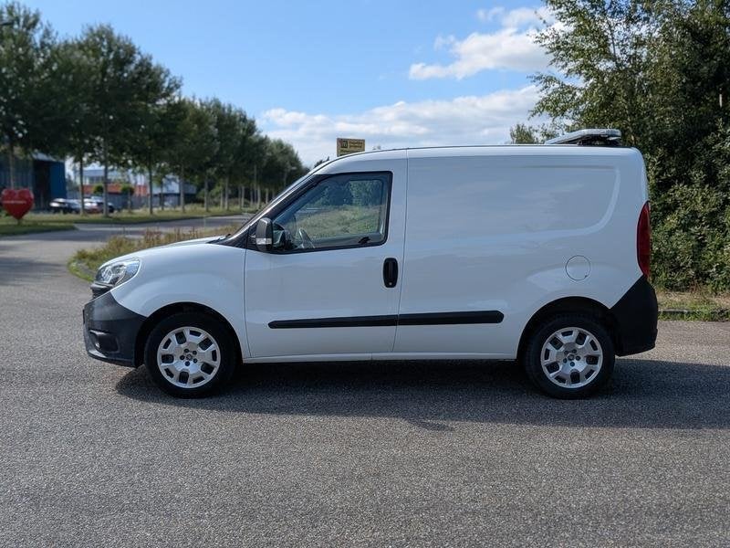 Bedrijfsauto, FIAT, Doblò CARGO 1.4 T-Jet Natural Power L1H, Voorwielaandrijving, 1408 kg, Euro 6, 4 cilinders