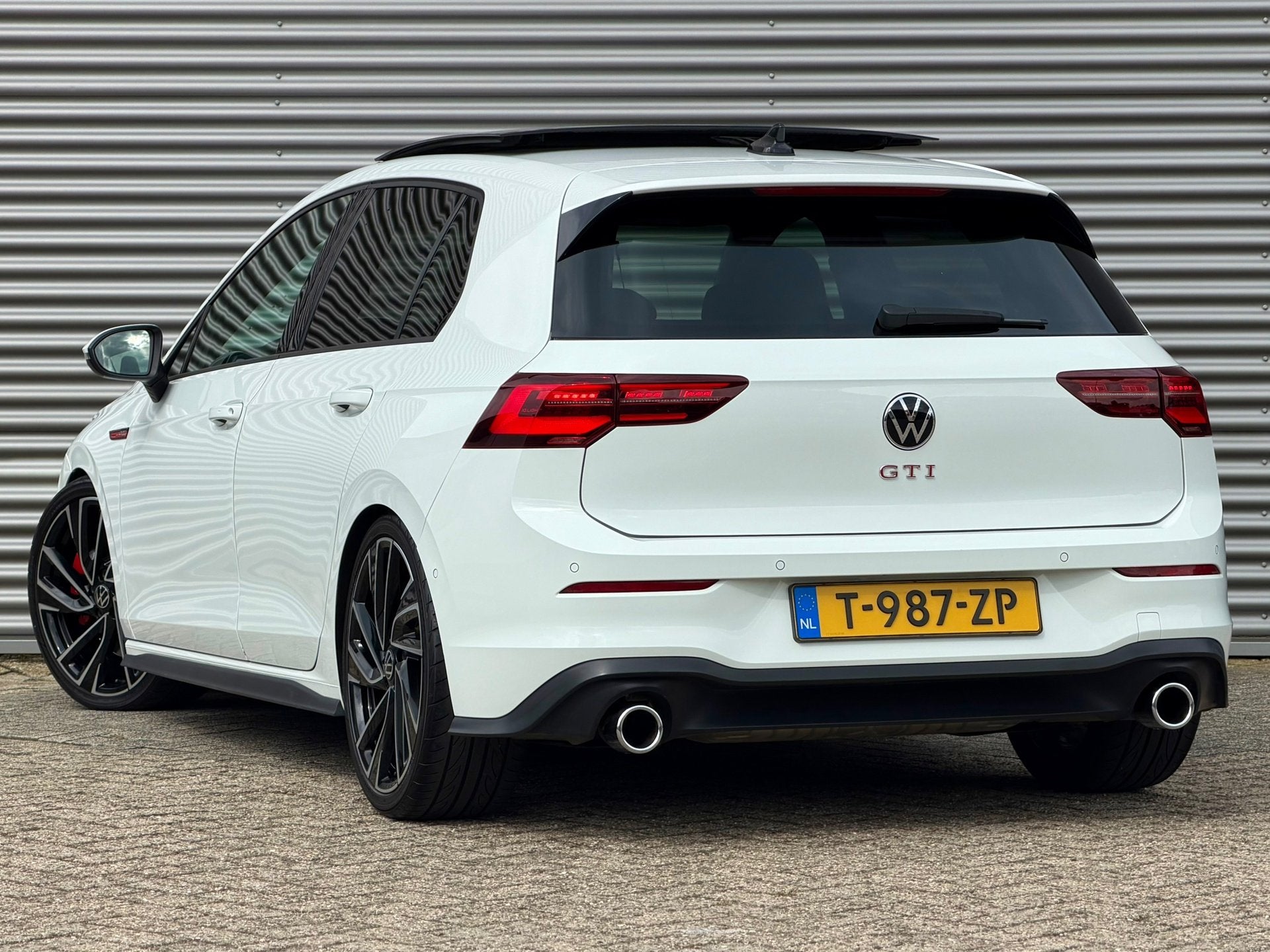 Volkswagen Golf 2.0 TSI GTI 245 PK | Panorama | IQ Light | H, Euro 6, 4 cilinders, 1984 cc, Wit
