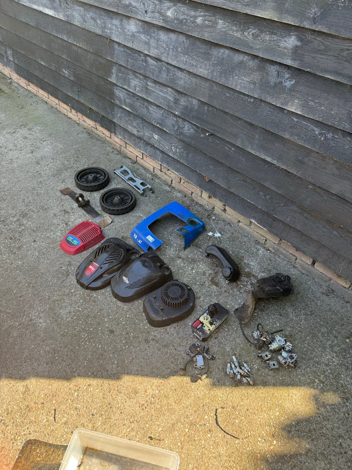 Partij grasmaaier onderdelen: kappen, carburateurs, bougies, Tuin en Terras, Grasmaaiers, Ophalen, Gebruikt