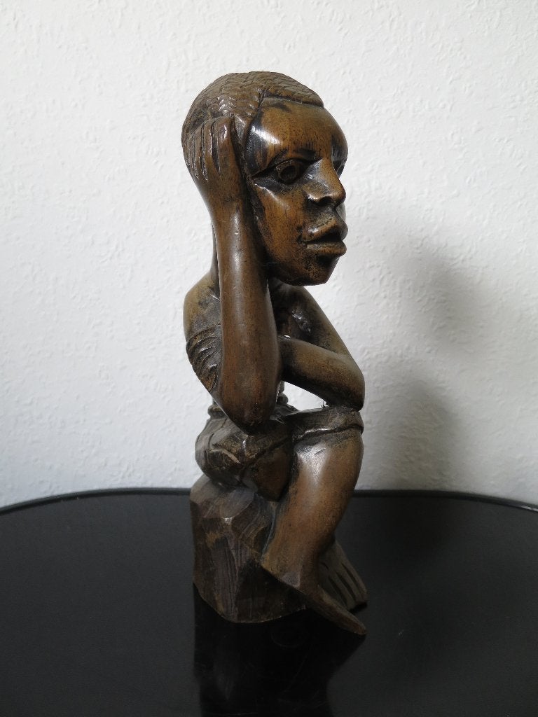 MOOI UIT HOUT GESNEDEN DENKER BEELD 28 CM, Antiek en Kunst, Kunst | Beelden en Houtsnijwerken, Ophalen of Verzenden