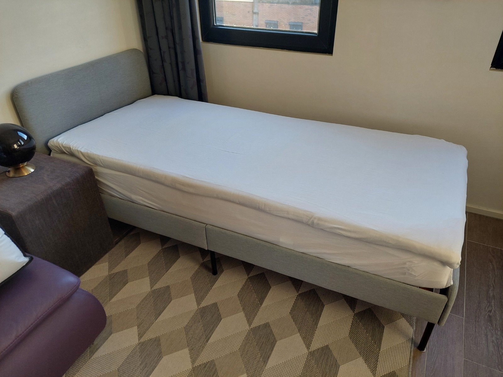 Eenpersoonsbed met matras en topdekmatras, 90 cm, Eenpersoons, Ophalen of Verzenden, Zo goed als nieuw