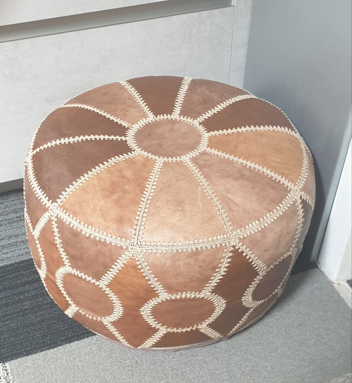 Nostalgische retro vintage poef diameter 50cm, hoogte 32cm, Ophalen of Verzenden, Rond, Minder dan 50 cm, Minder dan 50 cm