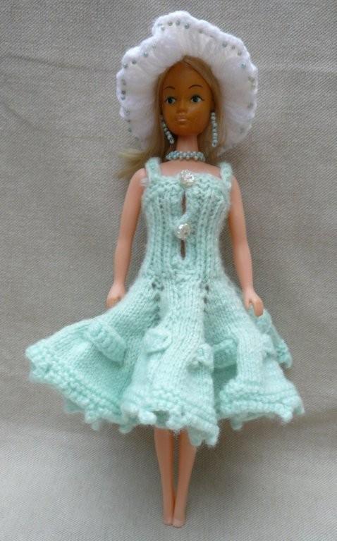 Vintage Barbie clone pop met mintgroen jurkje, Verzamelen, Poppen, Ophalen of Verzenden, Gebruikt, Pop