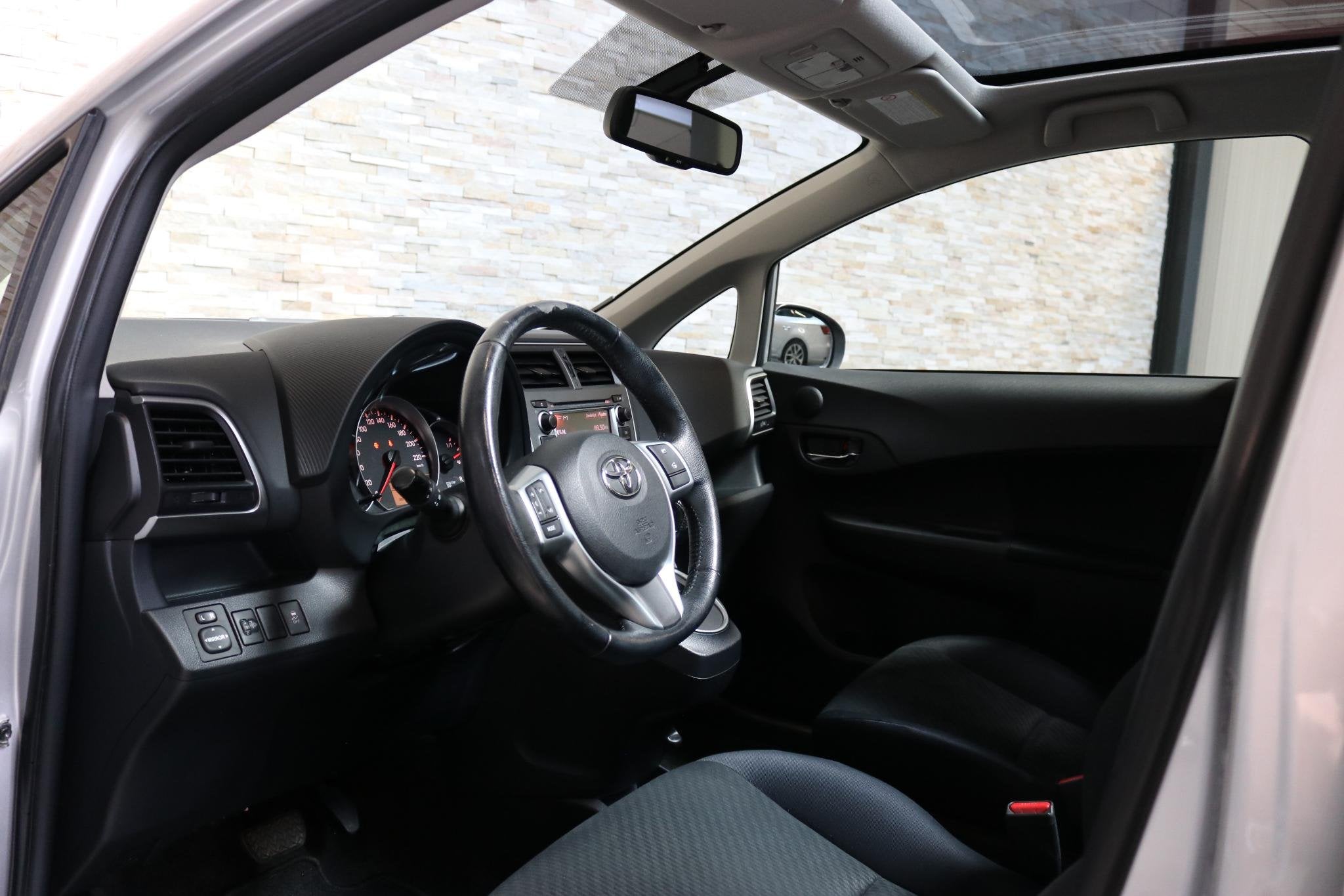 Toyota Verso-S 1.3 VVT-i Aspiration | Panoramadak | Automaat, Auto's, Euro 5, Stof, Gebruikt, 4 cilinders