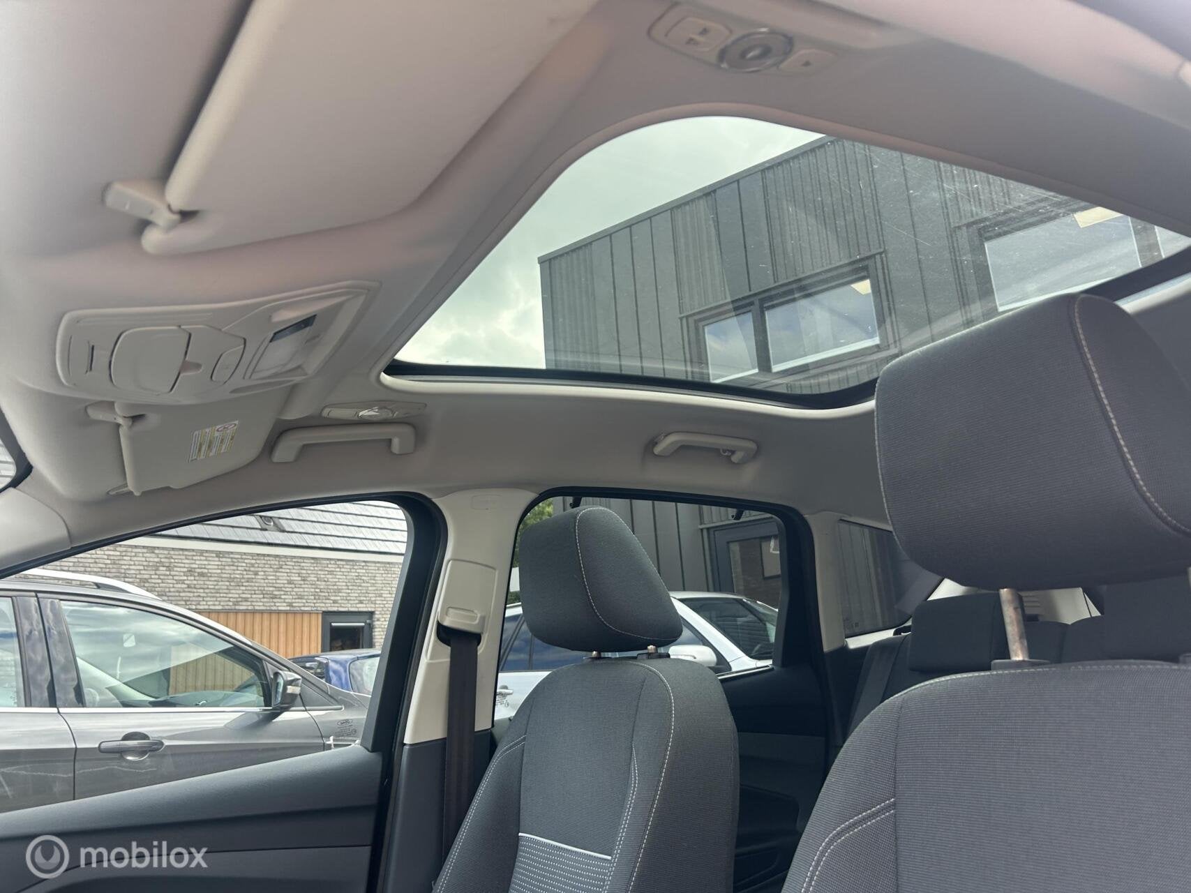 Foto 16 van Ford C-Max 1.6 150 PK Titanium Pano Stoelver