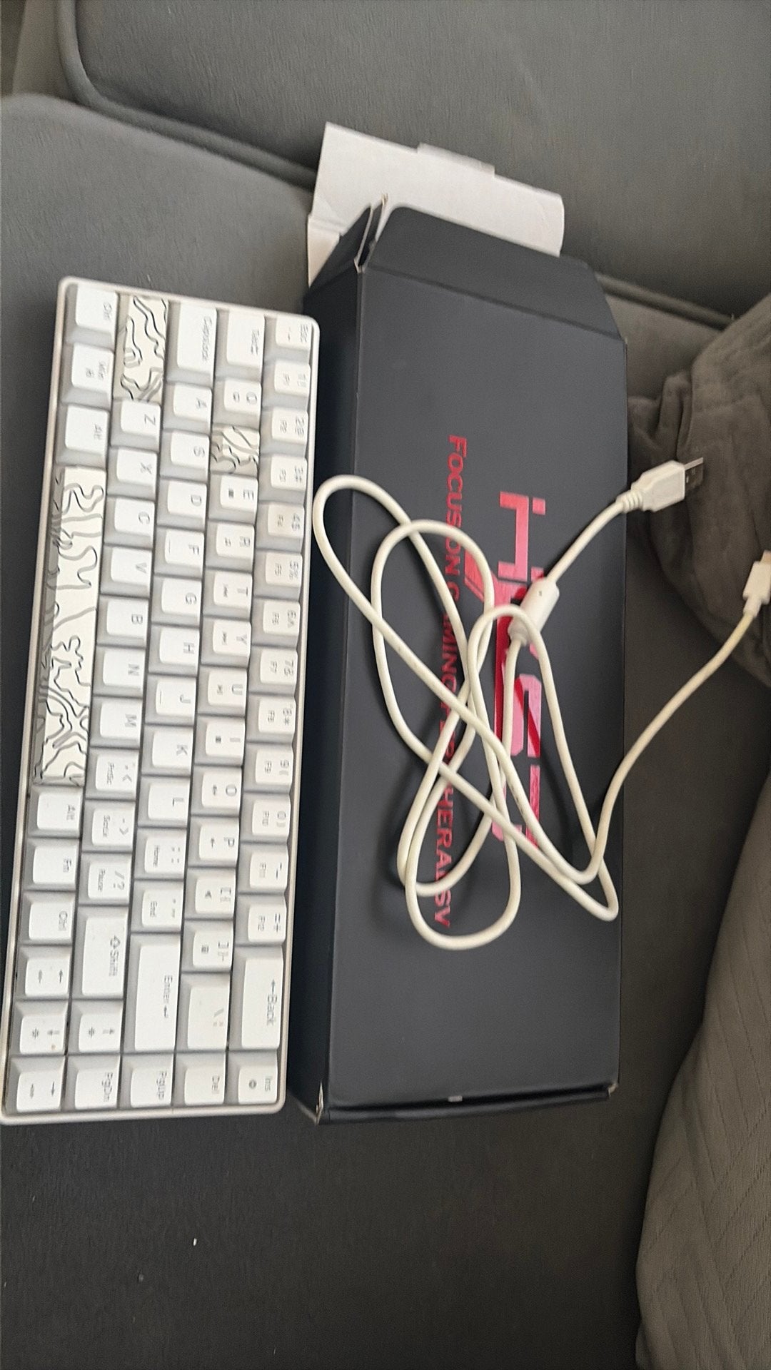 Wit Custom 60% Gaming Keyboard – Gele & Rode Switches – €45, Ophalen of Verzenden, Zo goed als nieuw
