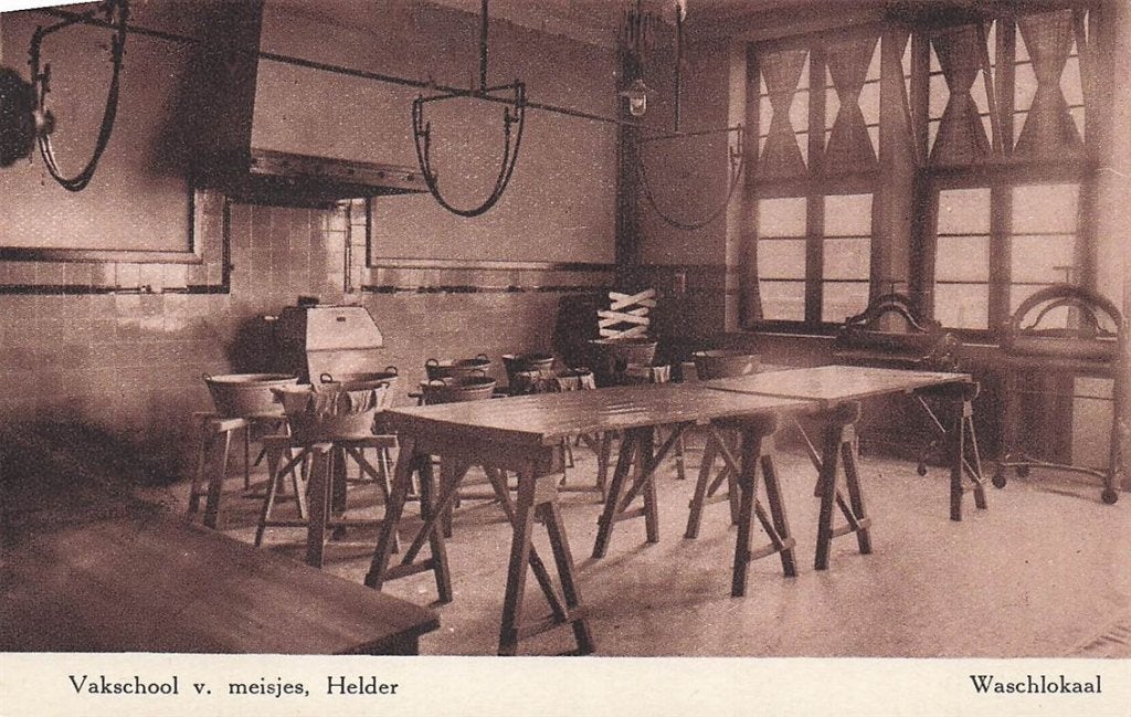 702-498-023 Vakschool V Meisjes Den Helder Waschlokaal, Verzenden, Voor 1920, Noord-Holland