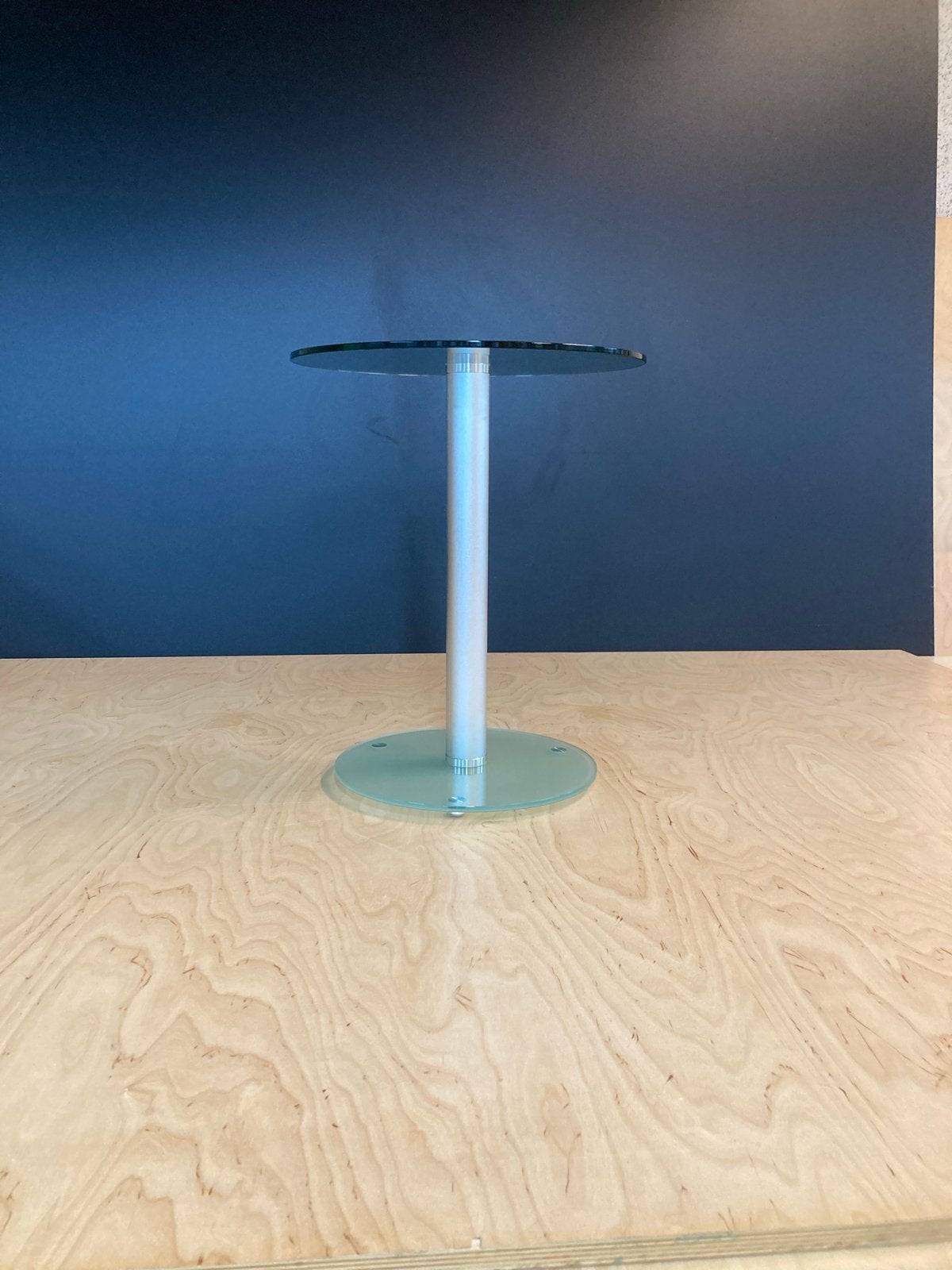 Ronde bijzettafel met glazen blad en metalen poot, Gebruikt, Rond, Glas, Ophalen