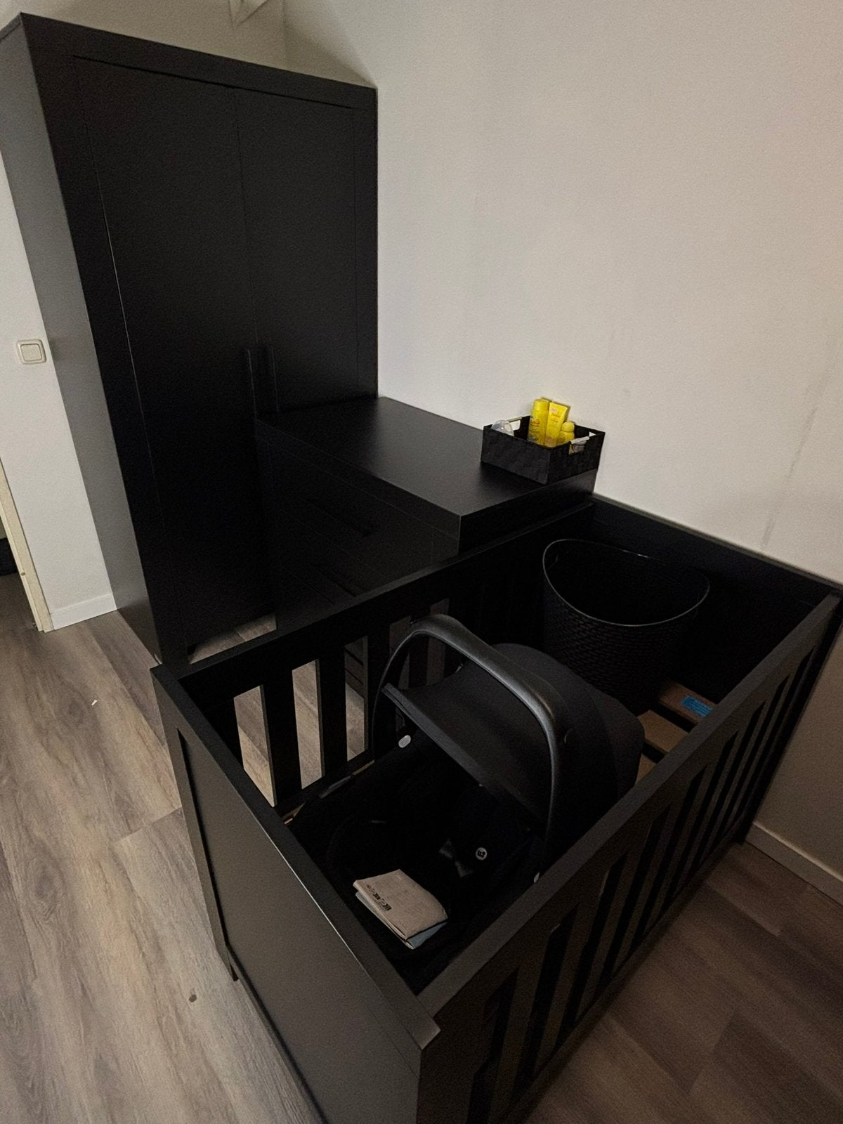 Commode en baby bedje, Kinderen en Baby's, Ophalen, 50 tot 70 cm, Zo goed als nieuw, 75 tot 100 cm