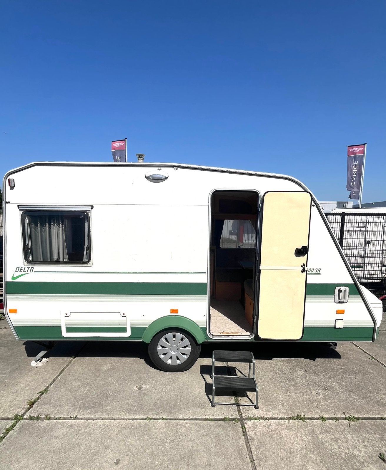 Caravan Delta 3900 Sk, Vast bed, Treinzit, Particulier, Koelkast
