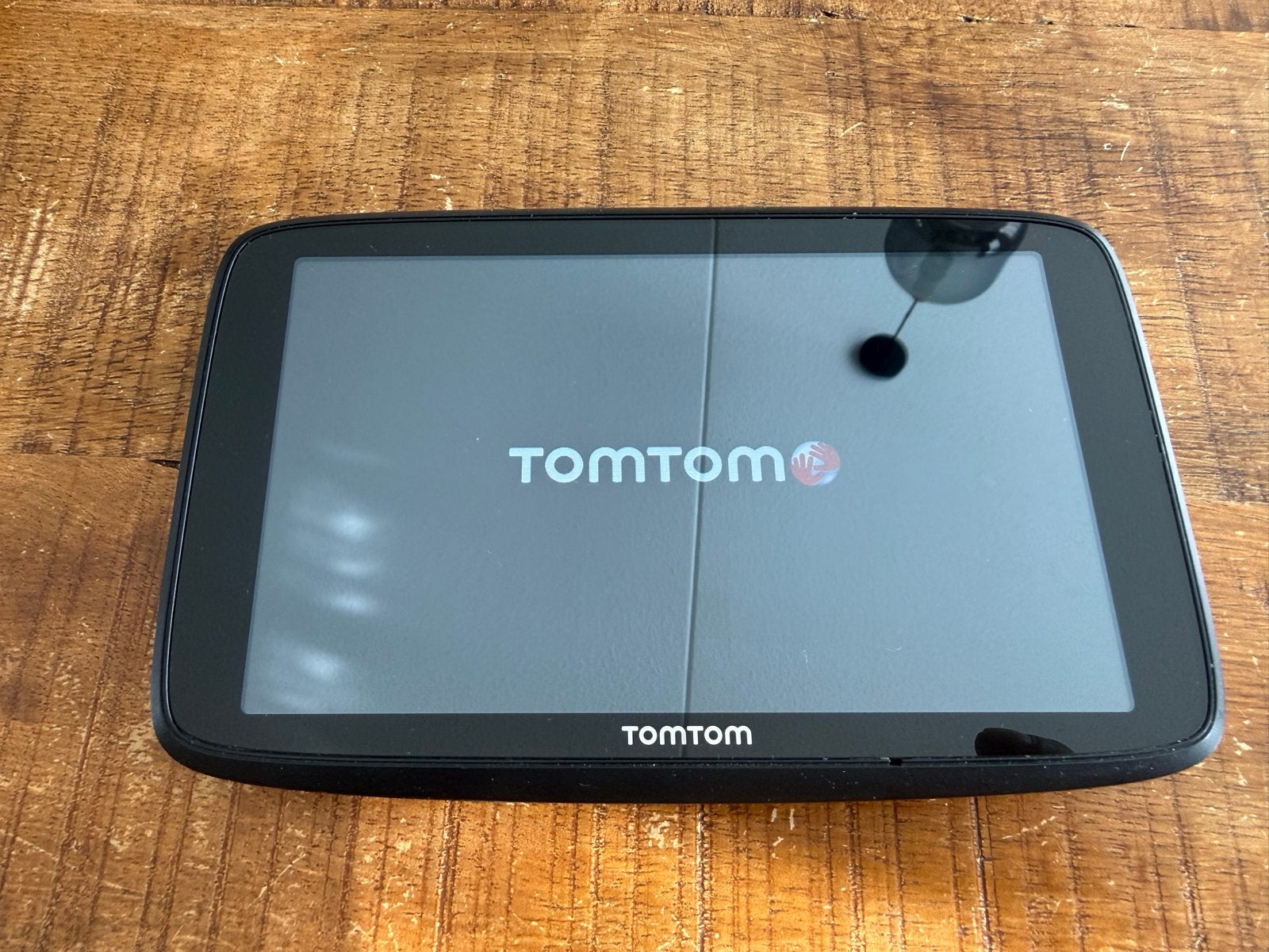 TomTom GO Essential 5" Navigatiesysteem €90 - 570MB intern, Auto diversen, Ophalen of Verzenden, Zo goed als nieuw