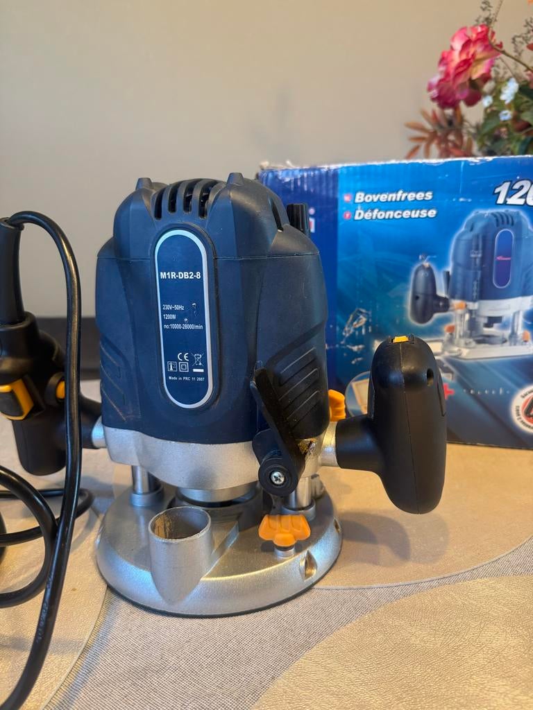 X-KRAFT Bovenfrees 1200W + set 24 freesbitjes, Ophalen of Verzenden, Zo goed als nieuw, Elektrisch, Bovenfrees