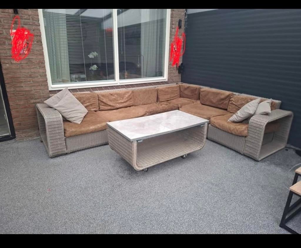 Groot Loungeset met kussens en salontafel en hocker, Ophalen of Verzenden