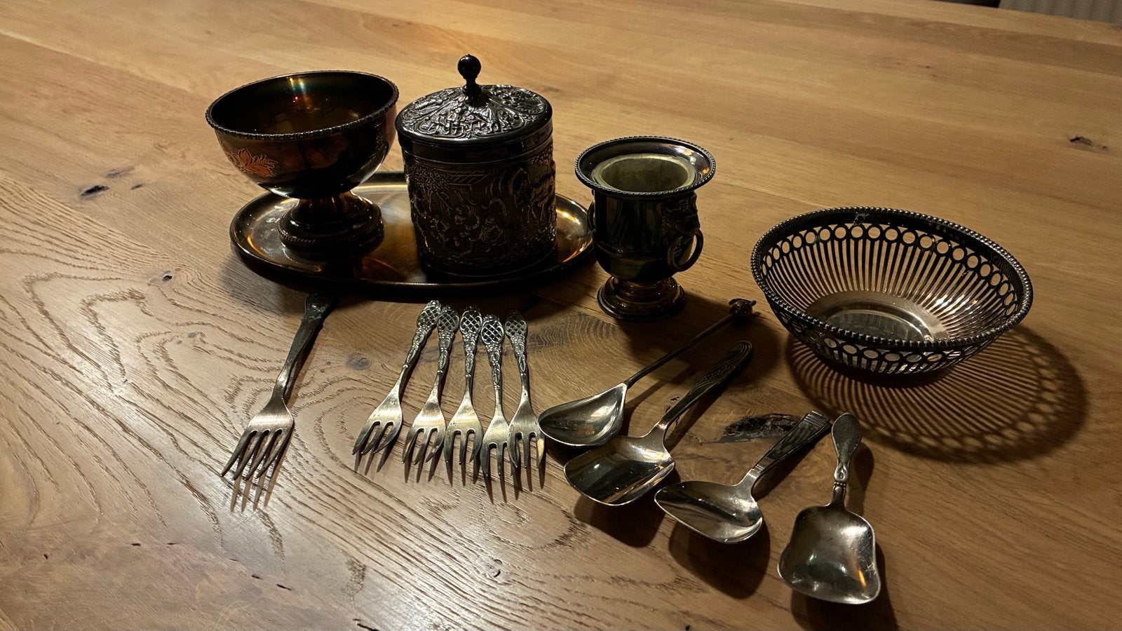 Antiek verzilverd bestek en decoratieve items, Ophalen