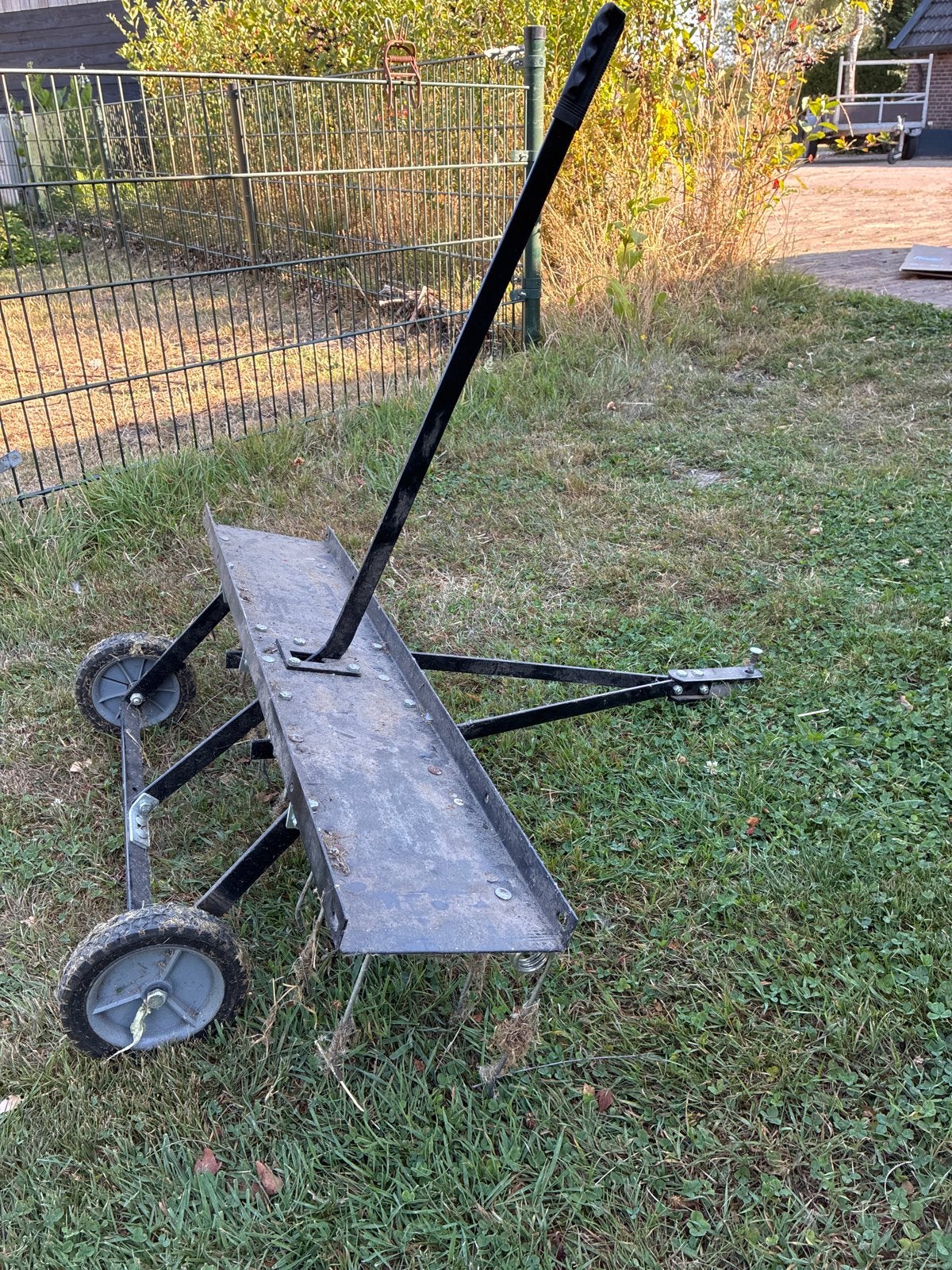 Grasbeluchter / Verticuteermachine voor gazon, Tuin en Terras, Verticuteermachines, Ophalen, Zo goed als nieuw