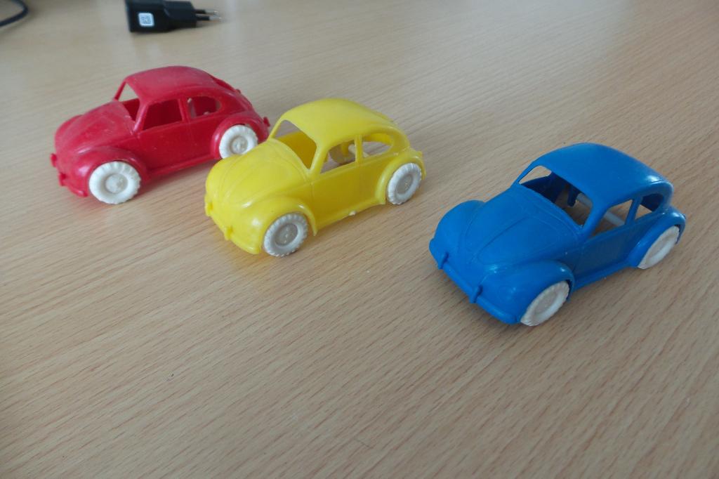 volkswagen kever 1/43, Hobby en Vrije tijd, Modelauto's | 1:43, Ophalen of Verzenden, Zo goed als nieuw, Auto, Overige merken