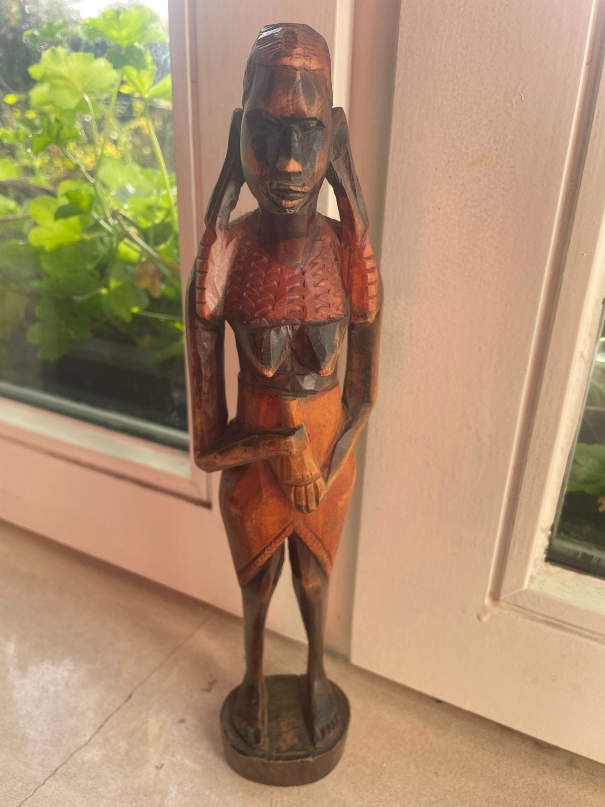 Handgesneden Afrikaans houten beeld - Vrouw, Verzenden, Handgemaakt, 20 - 50 cm, Beeld