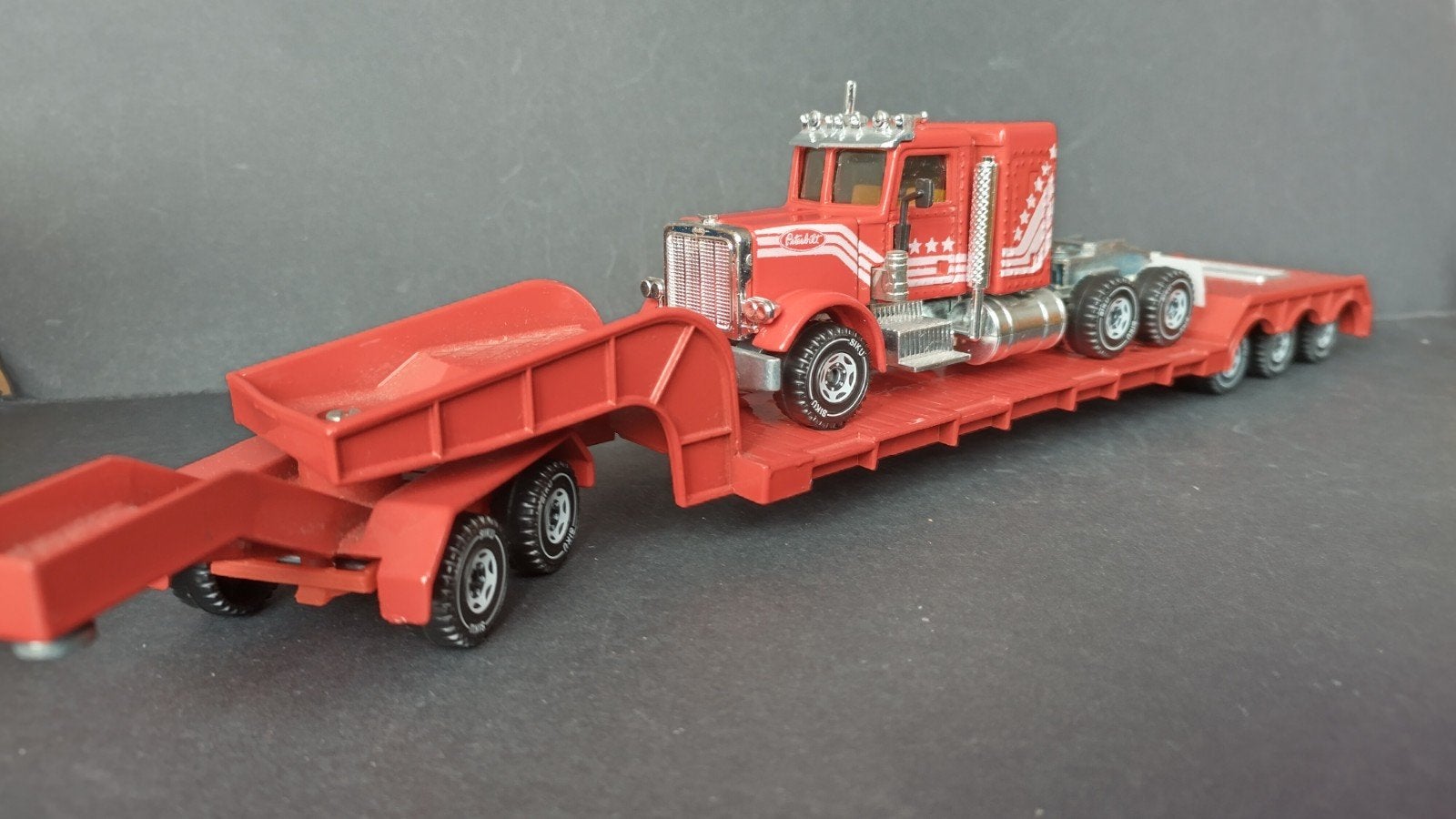 Peterbilt Usa Truck Met dieplader 1:55 Siku Pol, Hobby en Vrije tijd, Modelauto's | 1:50, SIKU, Verzenden, Zo goed als nieuw, Bus of Vrachtwagen