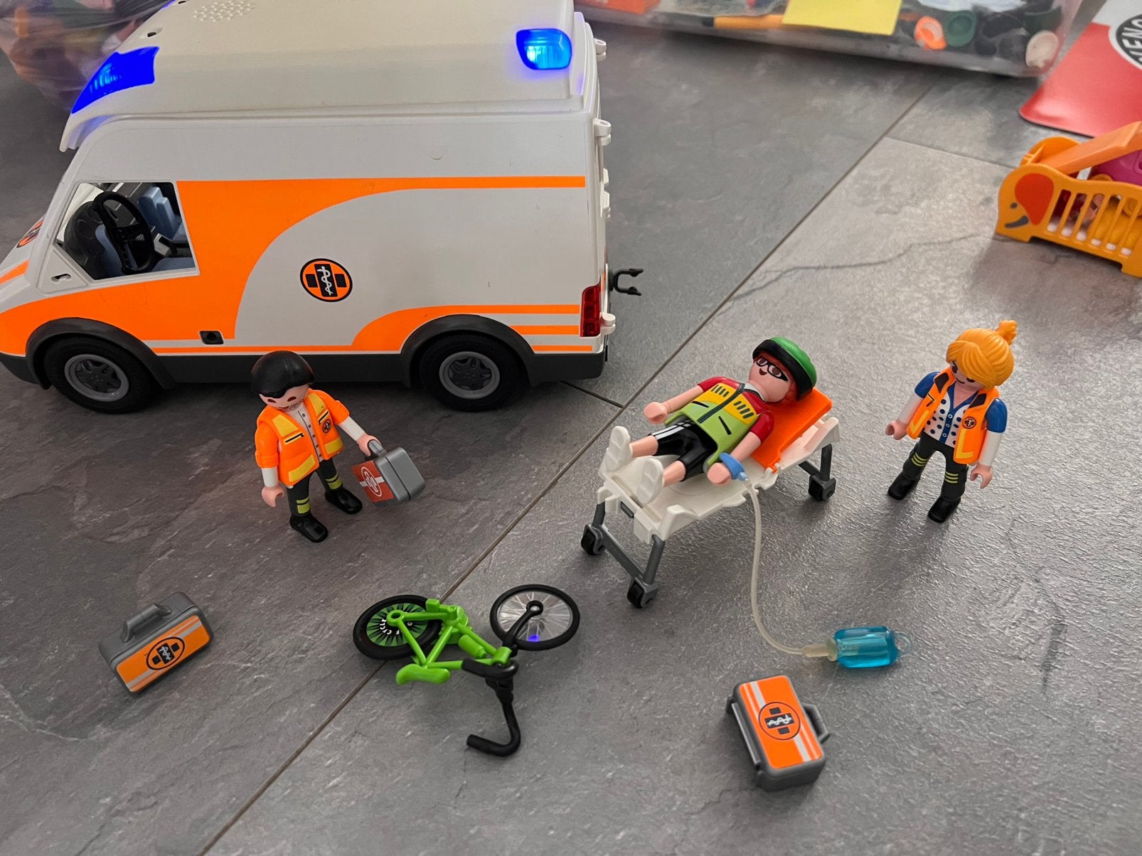 Playmobiel ambulance, Ophalen of Verzenden, Zo goed als nieuw