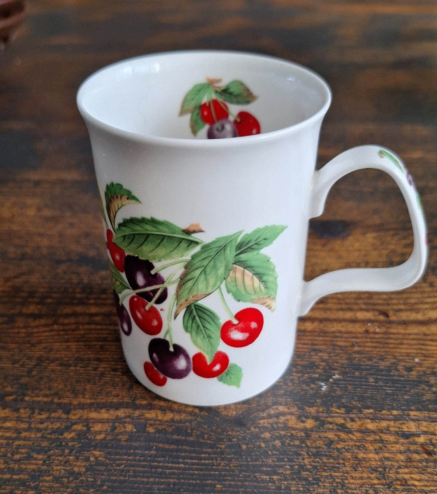 Mok 'Cherry Fruit Garden' van Roy Kirkham, 11 cm hoog, Huis en Inrichting, Gebruikt, Overige merken, Overige stijlen, Porselein