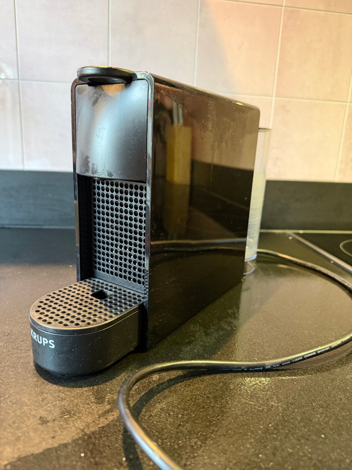 Krups Nespresso Inissia XN110B Koffiecupmachine Zwart, Ophalen, Gebruikt, Espresso apparaat, 1 kopje