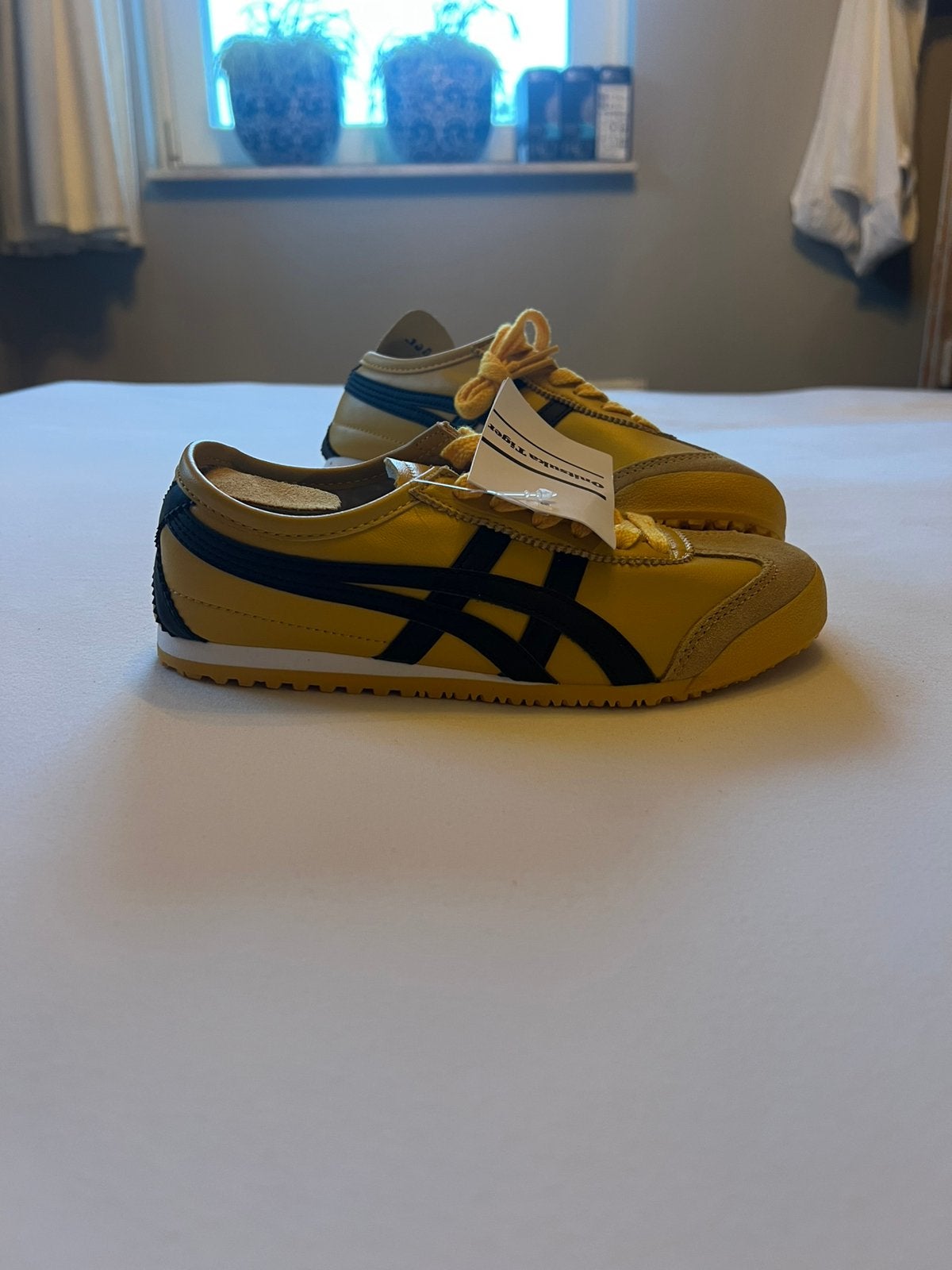 Onitsuka tiger yellow - maat 37 - nieuw, Overige kleuren, Nieuw, Ophalen of Verzenden, Sneakers of Gympen