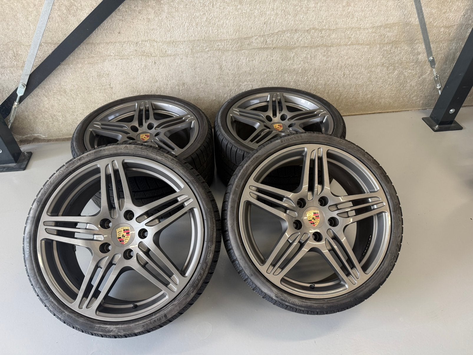 Set Porsche velgen met winterbanden + nieuwe set zomerbanden, 19 inch, Gebruikt, Banden en Velgen, Ophalen of Verzenden