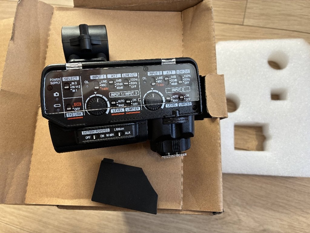 Tascam CA-XLR2d-AN camera microfoon adapter, 1x gebruikt, Ophalen of Verzenden, Zo goed als nieuw, Audio
