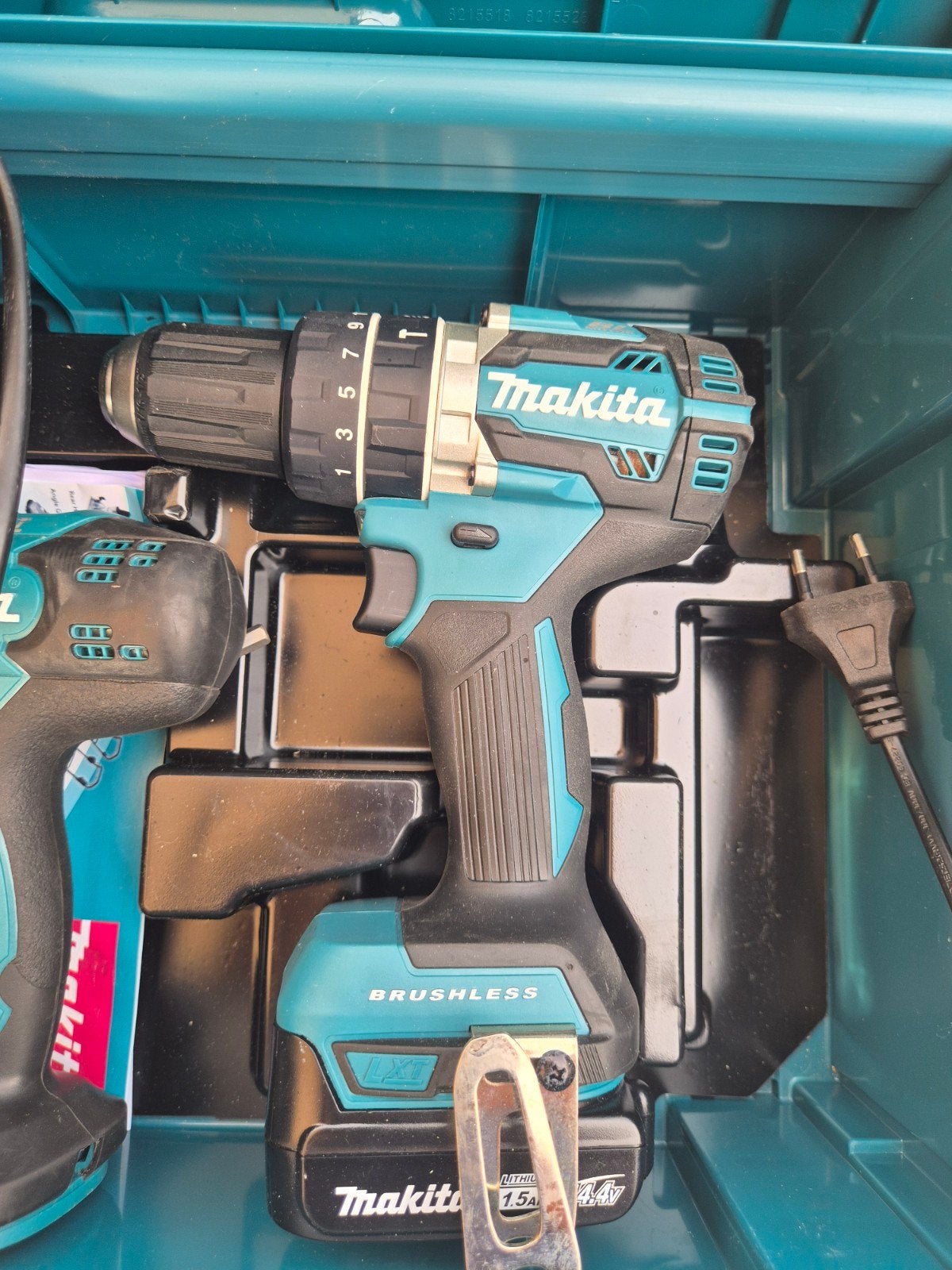 Makita Boormachine Set: 2 Boormachines, 2 Accu's, Oplader, Doe-het-zelf en Verbouw, Gereedschap | Boormachines, Ophalen