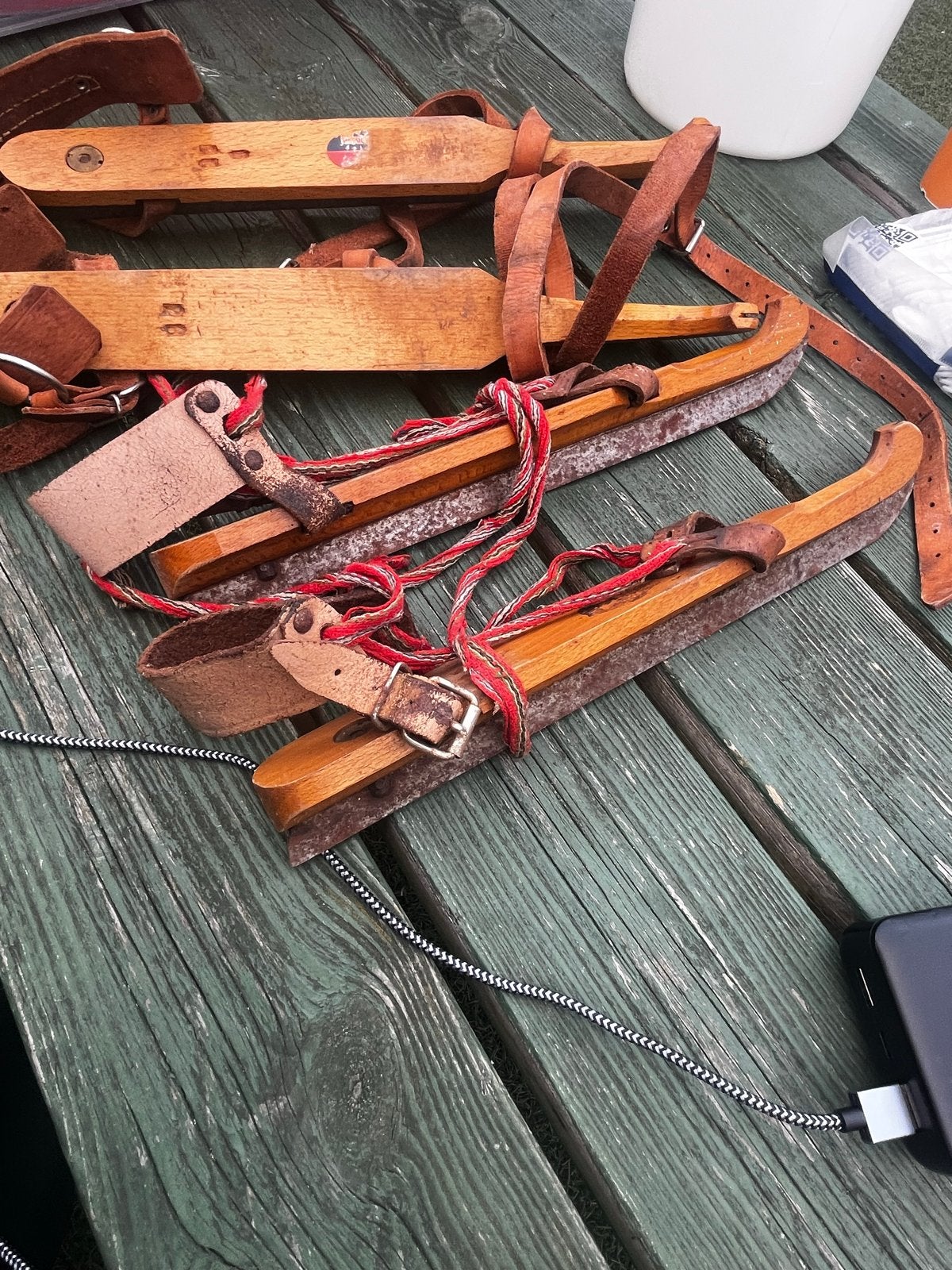 2 paar houten schaatsen - decoratie koek en zopie, Ophalen of Verzenden, Gebruikt, Overige typen, Overige merken