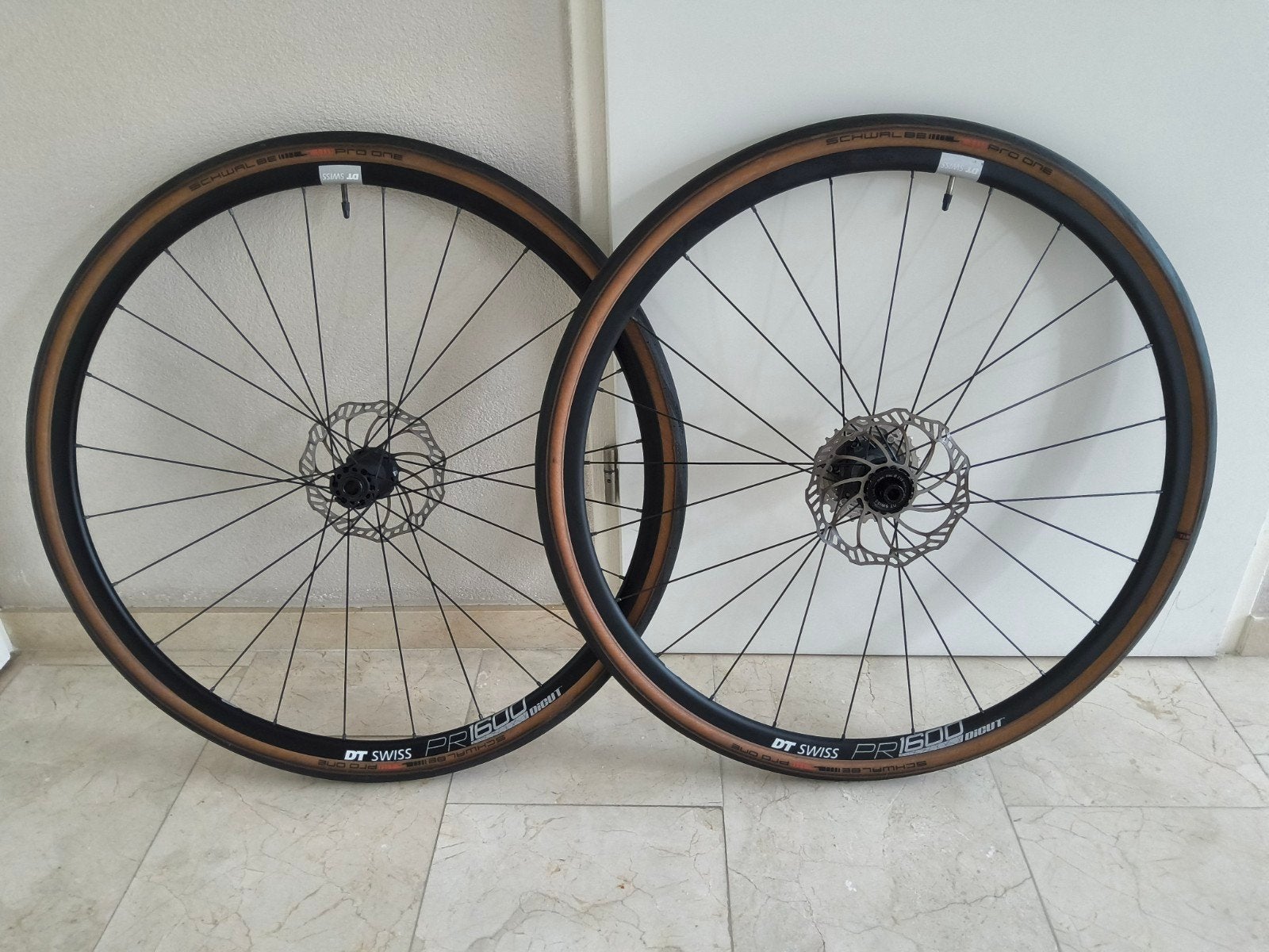 DT Swiss PR 1600 Dicut wielen met Schwalbe Pro One banden, Gebruikt, DT Swiss, Gravelbike, Aluminium