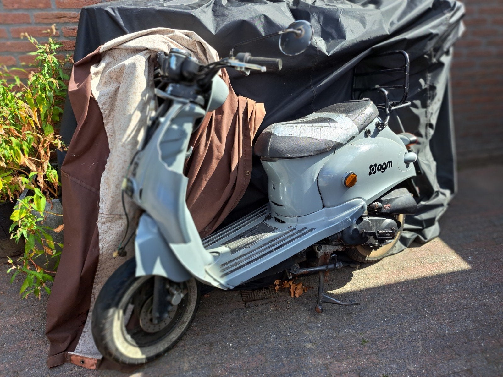 AGM Scooter met schade - Ideaal voor onderdelen of opknap, Fietsen en Brommers, Ophalen, Gebruikt, Maximaal 45 km/u, Agm