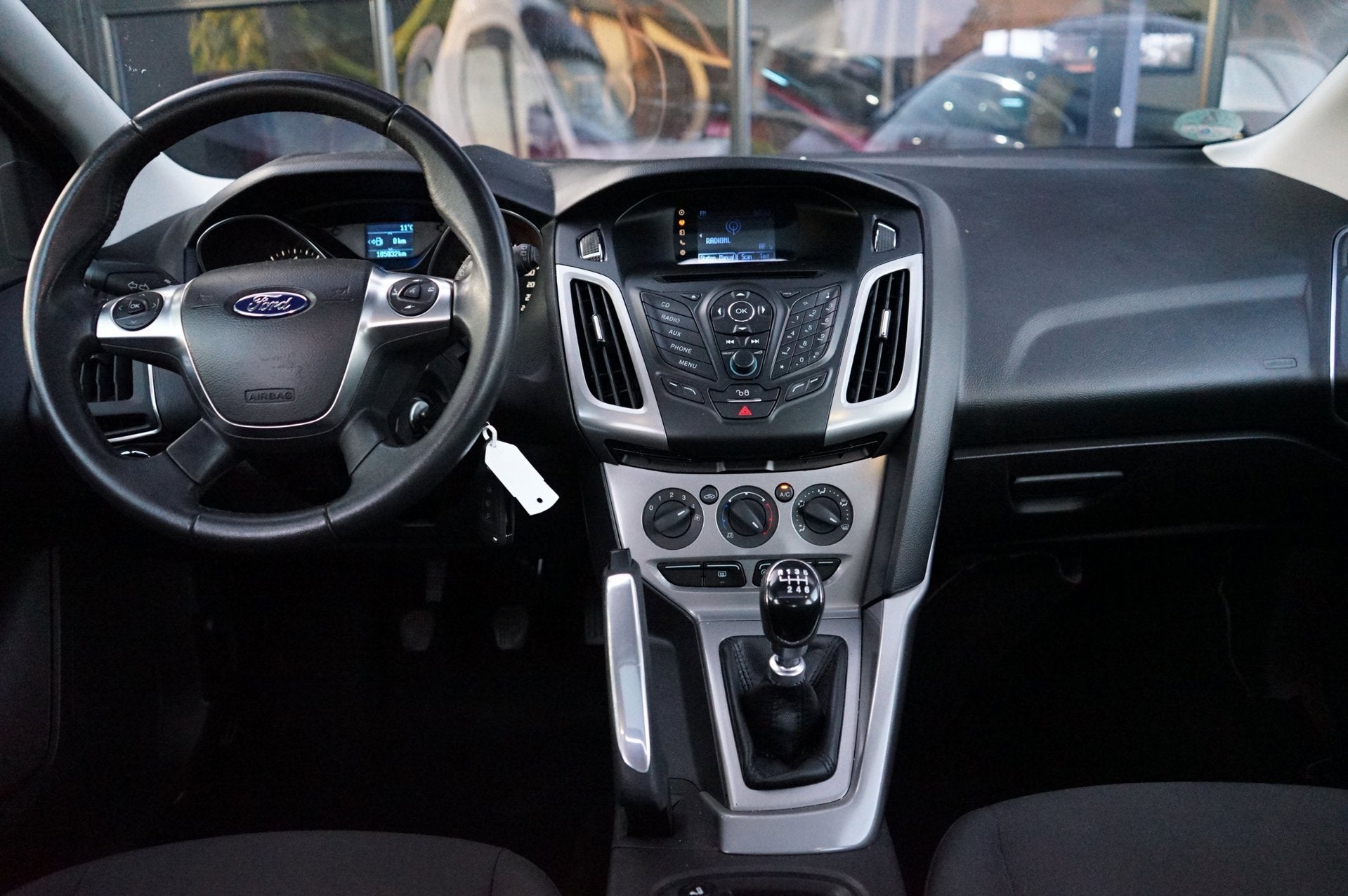 Ford Focus 1.0 EcoBoost | Automatisch inparkeren | Airco, Gebruikt, Zwart, Bruin, 635 kg