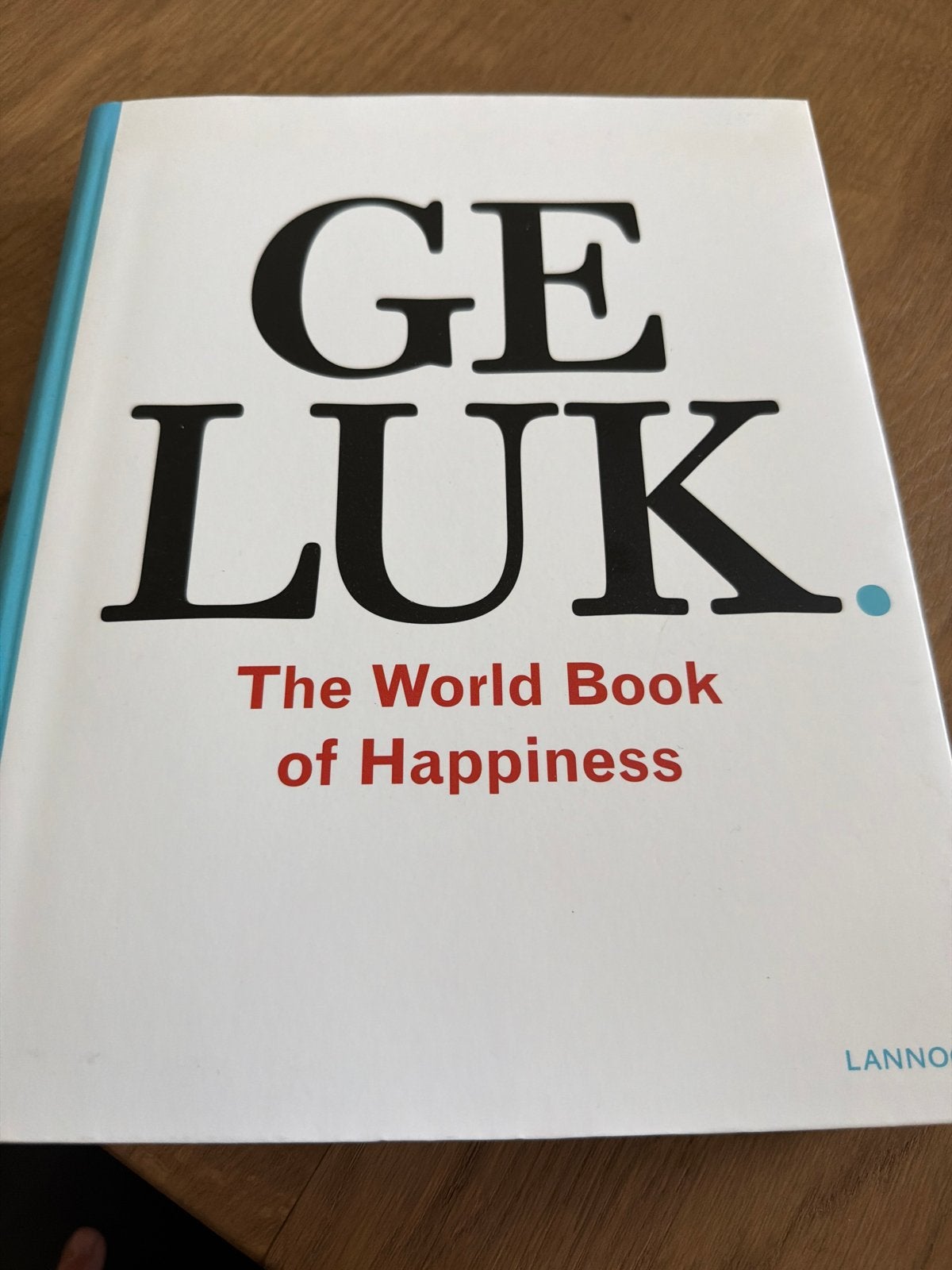 WK7.  Geluk.  Lannoo.   The world book of happiness, Ophalen of Verzenden, Zo goed als nieuw