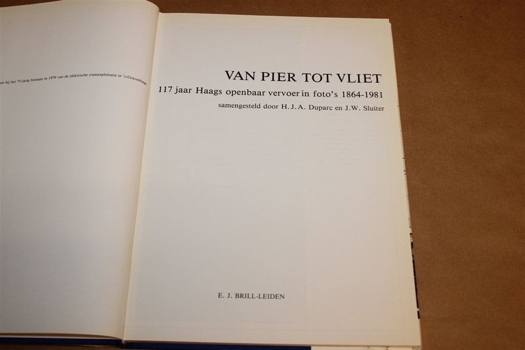 Van Pier tot Vliet — Haagse Trams en Bussen 1864-1981, Ophalen of Verzenden, Gelezen