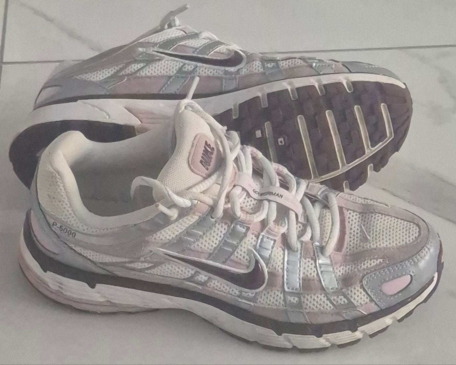 Nike, P-6000, zilver en roze maat 38
Niet geselectee, Ophalen of Verzenden, Zo goed als nieuw, Meisje, Sportschoenen