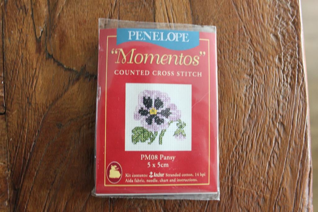 borduurpakket Penelope Momentos PM 08 Pansy, Ophalen of Verzenden, Nieuw, Handborduren, Borduurpakket