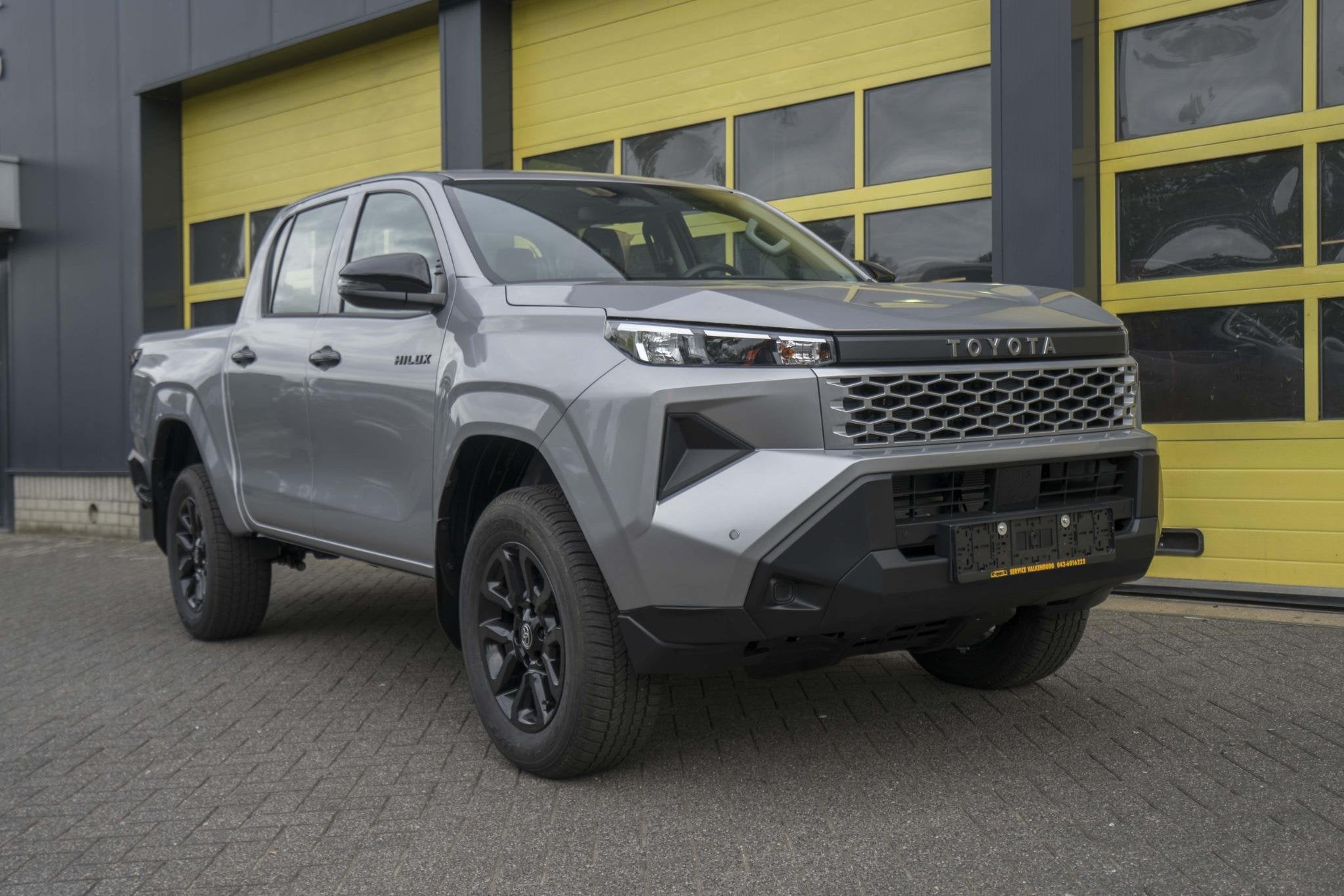 Toyota Hilux 2.8 D-4D MHEV Double Cab Auto 4WD 18 Inch, Auto's, Automaat, 4 cilinders, Automatische klimaatregeling, Bedrijf
