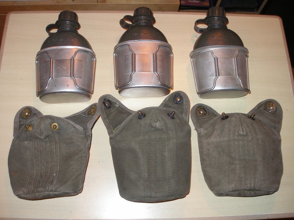 Drie setjes veldfles, canvas hoes en alu drinkbeker, Ophalen of Verzenden, Landmacht, Nederland, Overige typen