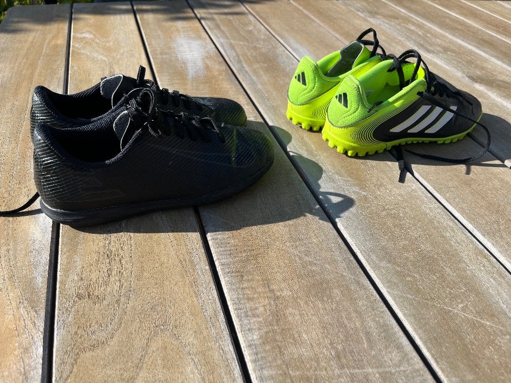 Voetbalschoenen maat 33,5 en 34 indoor en kunstgras, Maat XS of kleiner, Schoenen, Ophalen of Verzenden, Zo goed als nieuw