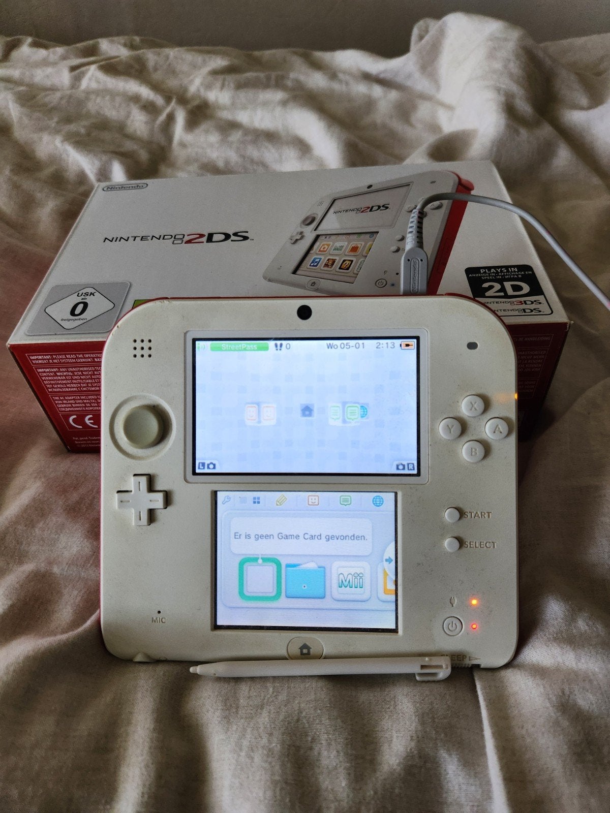 Nette Nintendo 2DS met doos, Spelcomputers en Games, Spelcomputers | Nintendo 2DS en 3DS, Ophalen of Verzenden, Zo goed als nieuw